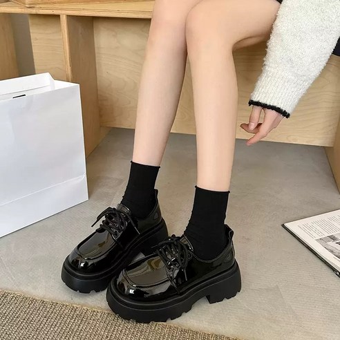 여성 심플하고 편안한 통굽 로퍼 에나멜 슈즈